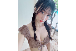 元PASSPO☆の根岸愛、新水着で見返り美人姿 画像