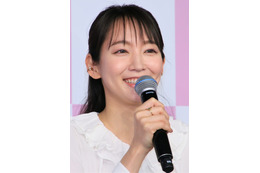 吉岡里帆、ベッドで悩殺！「美しい」「眩しい肌」 画像