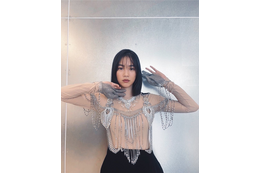 のん、ジャケット撮影オフショ公開!アーマーチックな服に「強い意志を示せる洋服が必要だった」 画像