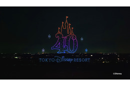 全国の花火大会でディズニーのドローンショー!約700機が夜空にキャラクター描く 画像