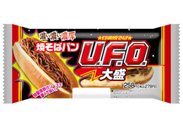 ファミマ×U.F.O.再び!「U.F.O.濃い濃い濃厚大盛焼そばパン」発売 画像