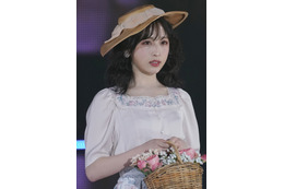 AKB48・小栗有以、美少女感あふれるオフショ公開!美脚にも注目 画像