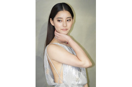 新木優子、撮影オフショ動画で美しすぎる背中見せ「Styleに吸い込まれたぁ～」 画像