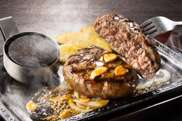 ステーキガスト、肉感たっぷり「超粗びきビーフ100%ステーキバーグ」新登場 画像