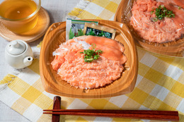 サーモン好き歓喜!ファミマ、サーモンづくしの「サーモン三昧丼」新発売 画像