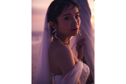 秋元真夏、ウエディングドレス姿披露！理想の結婚相手も告白 画像