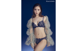 藤田ニコル、ネイビーブラでメリハリボディ&美バスト 画像