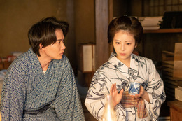 万太郎と寿恵子はラブラブ!?夫婦仲の良さが話題『らんまん』第104話 画像