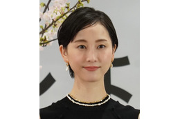 松井玲奈、ウェディングドレス姿のオフショにファン歓喜「フェアリーテイルな美しさ」 画像