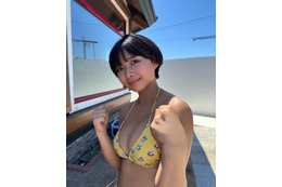 グラドル・桑島海空、『FRIDAY』表紙ビキニのオフショに「夏ガール!」の声 画像