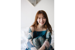 “れなぁ”の可愛さ全開!櫻坂46・守屋麗奈が“秋”テイストで『blt graph.vol.94』表紙に登場! 画像