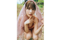 グラビア界のビーナス・雪平莉左、新たな挑戦で3種の水着姿見せた! 画像