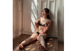 あまつまりな、ランジェリーのオフショット!どこか妖しい味わいグラビア 画像