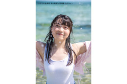 『ラブライブ』声優・法元明菜、初写真集が12月1日発売!オール沖縄での撮影に「普段見せないような表情もたくさん出せたと思います」 画像