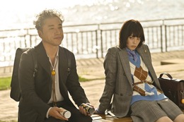 新ドラマ『うちの弁護士は手がかかる』今夜スタート!ムロツヨシ、吉瀬美智子から突然の解雇通告で絶望していると... 画像