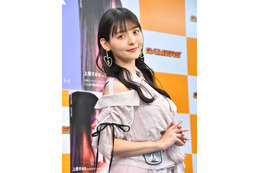 声優・上坂すみれ、太ももを大胆露出！ラフなパーカー姿のショットに2万いいね 画像