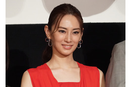 北川景子、ワンピース姿で背中を大胆露出！「美しいが止まらない」 画像