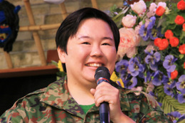やす子、緊張の初ワンマンライブ生配信!「ハイ~信で歌います」 画像