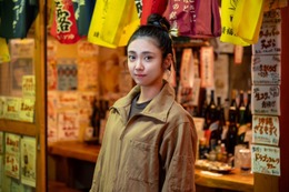 山谷花純、新ドラマ『彼女と彼氏の明るい未来』で小料理屋の店員役に 画像