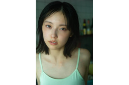 加藤小夏、1st写真集発売!貴重なキャミソール姿披露 画像