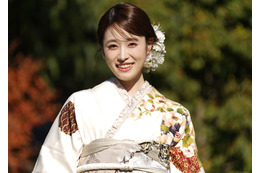 高橋ひかる、『Ray』でミニスカ太もも露出!「エロみ服」企画に登場 画像