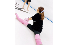 渡辺美奈代、開脚で抜群の柔らかさ披露!ストレッチ中のショット公開 画像