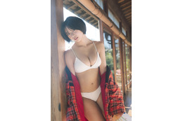 桑島海空、『STRiKE!』表紙に初登場!夏気分が味わえるポップでかわいらしいグラビア 画像