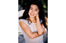 深夜番組『11PM』カバーガール・小栗香織、35周年記念の写真集発売 過去写真集からカットを厳選し1冊に 画像