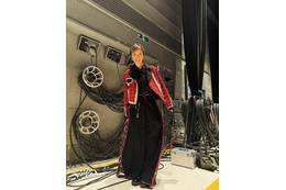 高岡早紀、パンクムード漂うシャツワンピースとライダースジャケットコーデを公開 ファンから「かっこいい」の声 画像