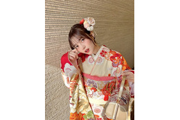 黒嵜菜々子、成人式の振袖姿を披露 画像