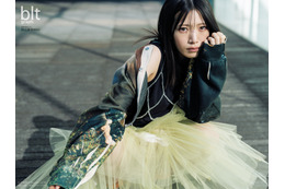 櫻坂46・村山美羽、初ソロ表紙!ミステリアスな美しさに注目 画像