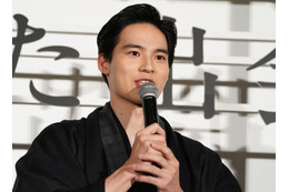 水上恒司、小雪の存在感に圧倒される「大木のように鎮座されている」 画像
