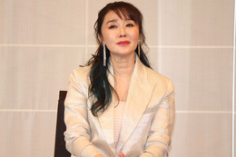 浅野ゆう子、バブル時代はゴルフ大会にヘリで移動 画像