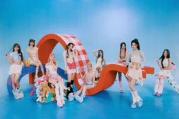 NiziU、新曲「Memories」がUSJ新CMのテーマソングに決定!“エモすぎる”CMにメンバー達も共感「友達とたくさん思い出を作ってほしい」 画像