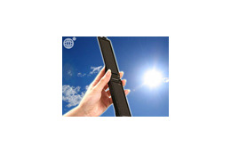 2枚のパネルで携帯をフル充電!「ソーラーチャージeco W」 画像