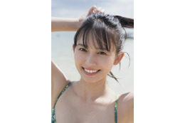 志田音々が弾けるような笑顔!爽やかな水着姿も披露 画像