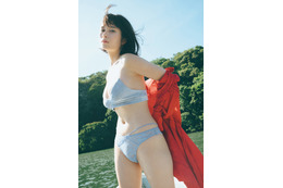 注目の女優・大久保桜子、魅惑のランジェリーショット公開! 画像