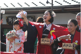 成田山新勝寺で恒例の節分豆まき!白河れい、子役の永尾柚乃らも登場 画像