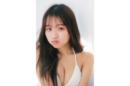 森脇梨々夏、初ソログラビアで純白水着姿に! 画像