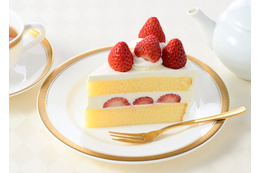 極上の味わい!銀座コージーコーナー「紅ほっぺ苺を使った贅沢ショート」期間限定発売 画像