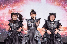 BABYMETAL、バレンタインデーに『ギミチョコ!!』のダンス動画投稿企画スタート！ メンバー3人による振り付け動画も公開へ