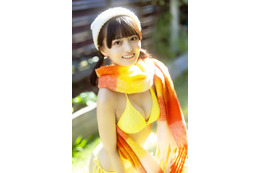 “かすみ草とステラ”比賀ハル&小柴美羽、異なるグラビアテーマで“色白素肌”大胆見せ! 画像