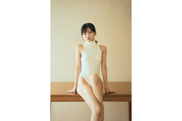かすみ草とステラ・小柴美羽、色白素肌あらわな2種類の水着グラビア解禁!ボディライン強調のハイレグ姿も… 画像