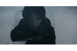 現代日本で忍びが暗躍していたら?Netflix『忍びの家』賀来賢人の副音声付き予告公開 画像