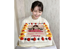 23歳の誕生日を迎えた久間田琳加、ドラマ『さよならマエストロ』特製の巨大ケーキでお祝い 画像