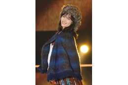 山下美月、チェック柄のピタピタワンピで美ボディ大胆見せ!2nd写真集の撮影ショット公開 画像