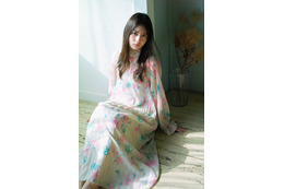 小坂菜緒、「blt graph.vol.100」の表紙・巻頭に登場! 画像