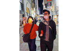 パンサー尾形&妻、結婚記念日に手つなぎ&腕組みショット公開で反響 画像