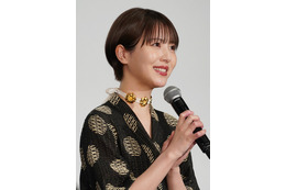 浜辺美波、『ゴジラ-1.0』のアカデミー賞視覚効果賞を祝福 生オスカー像に興奮 画像