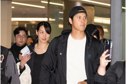 ドジャース専属カメラマン、大谷翔平&真美子夫人の機内やパーティーの様子を公開 画像